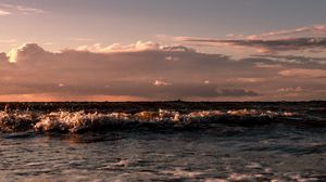 Preview wallpaper sea, horizon, spray, coast, sky