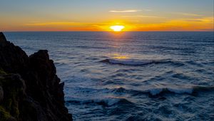 Preview wallpaper sea, horizon, sun, sunset, waves, landscape