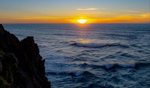 Preview wallpaper sea, horizon, sun, sunset, waves, landscape