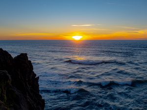 Preview wallpaper sea, horizon, sun, sunset, waves, landscape