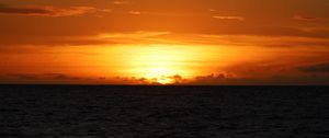 Preview wallpaper sea, horizon, sun, sunset, dark