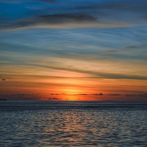 Preview wallpaper sea, horizon, sunset, clouds, sky, ripples, evening