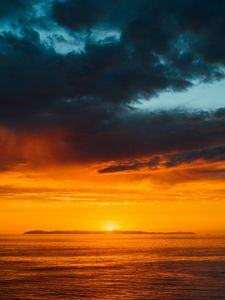 Preview wallpaper sea, horizon, sunset, clouds, sun, sky, dark