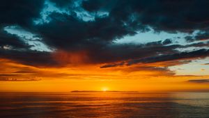 Preview wallpaper sea, horizon, sunset, clouds, sun, sky, dark