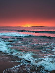 Preview wallpaper sea, horizon, sunset, waves, foam, surf, beach