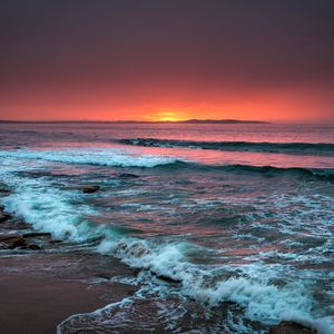 Preview wallpaper sea, horizon, sunset, waves, foam, surf, beach