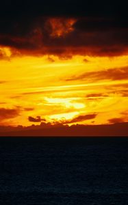 Preview wallpaper sea, horizon, sunset, clouds, fiery, sky