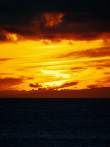 Preview wallpaper sea, horizon, sunset, clouds, fiery, sky