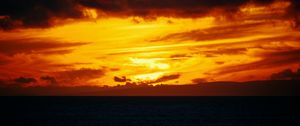 Preview wallpaper sea, horizon, sunset, clouds, fiery, sky
