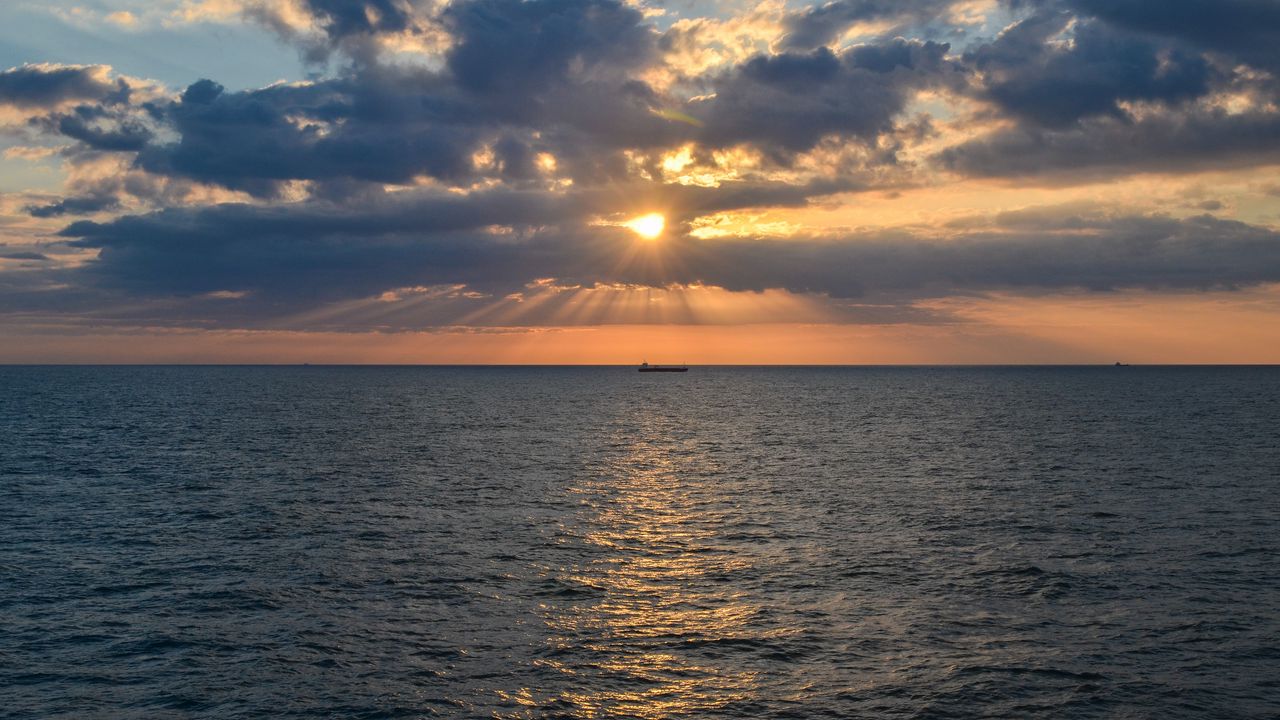 Wallpaper sea, horizon, sunset, ripples, waves, ship