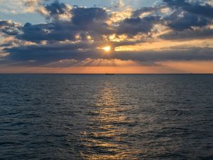 Preview wallpaper sea, horizon, sunset, ripples, waves, ship