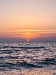 Preview wallpaper sea, horizon, sunset, sky, waves, ripples