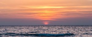 Preview wallpaper sea, horizon, sunset, sky, waves, ripples