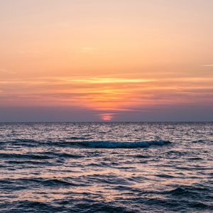 Preview wallpaper sea, horizon, sunset, sky, waves, ripples