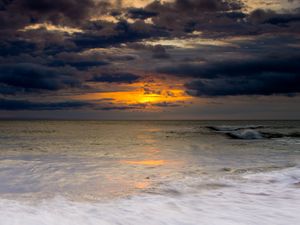 Preview wallpaper sea, horizon, sunset, tide, waves