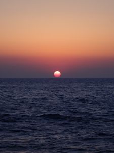 Preview wallpaper sea, horizon, waves, sun, nature