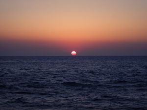 Preview wallpaper sea, horizon, waves, sun, nature