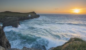 Preview wallpaper sea, horizon, waves, sunset, shore, grass