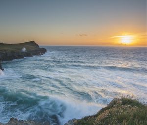 Preview wallpaper sea, horizon, waves, sunset, shore, grass