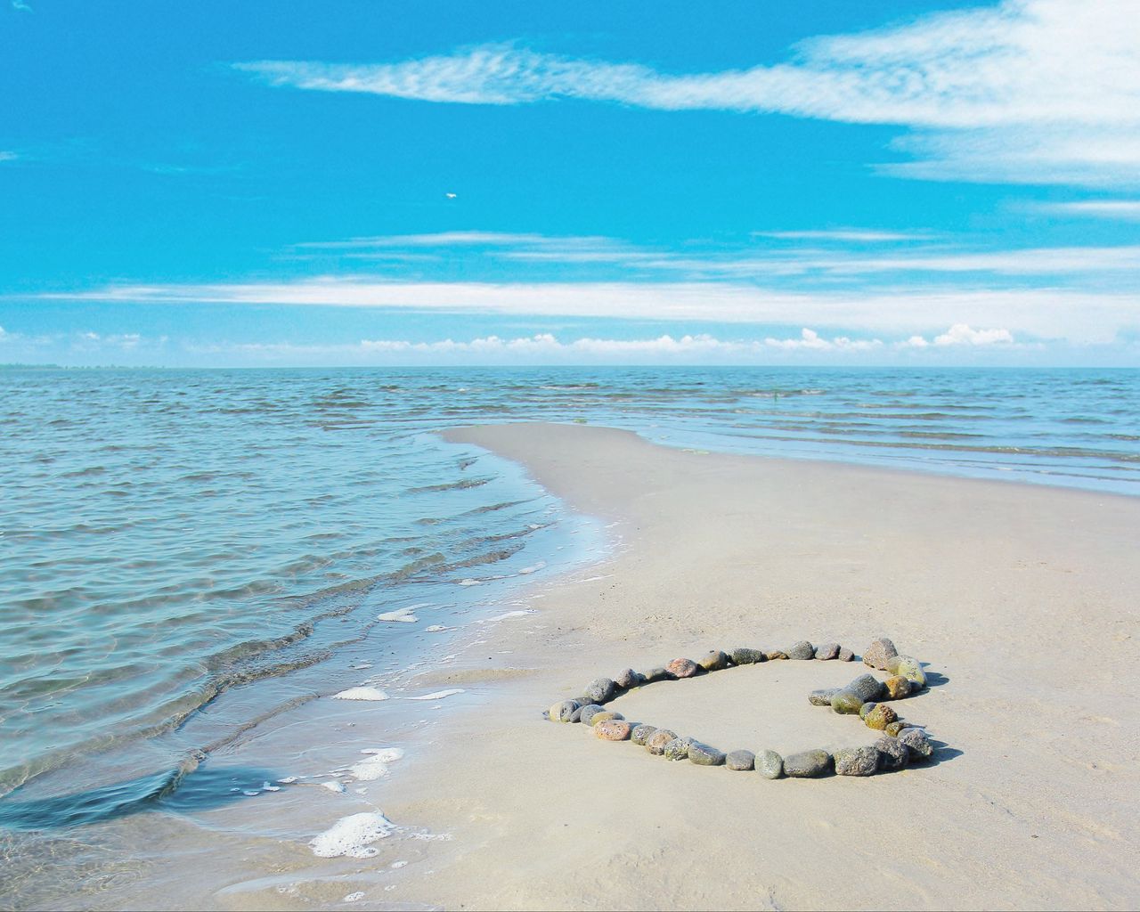 1280x1024 Wallpaper sea, love, romance, sun, water, sand, rocks, clouds, landscape, waves, beauty, coast, beach