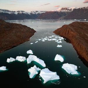 Preview wallpaper sea, mountains, snow, icebergs, ice