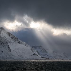 Preview wallpaper sea, mountains, snow, sunlight, clouds