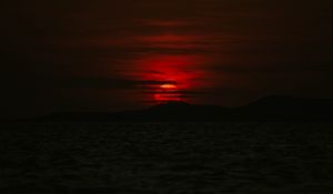 Preview wallpaper sea, mountains, sunset, sun, dark