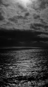 Preview wallpaper sea, night, moonlight, ripples, clouds, horizon