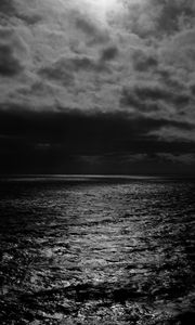 Preview wallpaper sea, night, moonlight, ripples, clouds, horizon