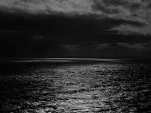 Preview wallpaper sea, night, moonlight, ripples, clouds, horizon