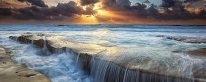 Preview wallpaper sea, ocean, coast, waves, current, decline, sun, clouds, twilight