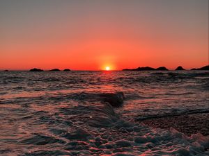 Preview wallpaper sea, ocean, sunset, foam, surf, horizon