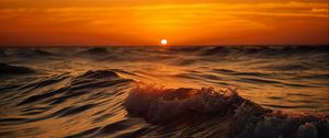 Preview wallpaper sea, ocean, waves, sunset, horizon, sun