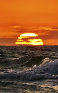 Preview wallpaper sea, ocean, waves, sunset, sun, evening