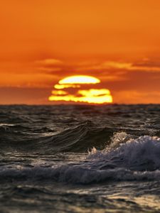 Preview wallpaper sea, ocean, waves, sunset, sun, evening