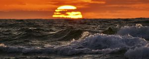 Preview wallpaper sea, ocean, waves, sunset, sun, evening