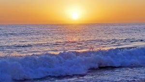 Preview wallpaper sea, ocean, waves, sun, landscape, nature