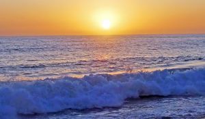 Preview wallpaper sea, ocean, waves, sun, landscape, nature