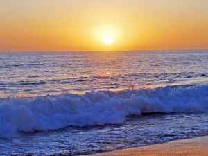 Preview wallpaper sea, ocean, waves, sun, landscape, nature