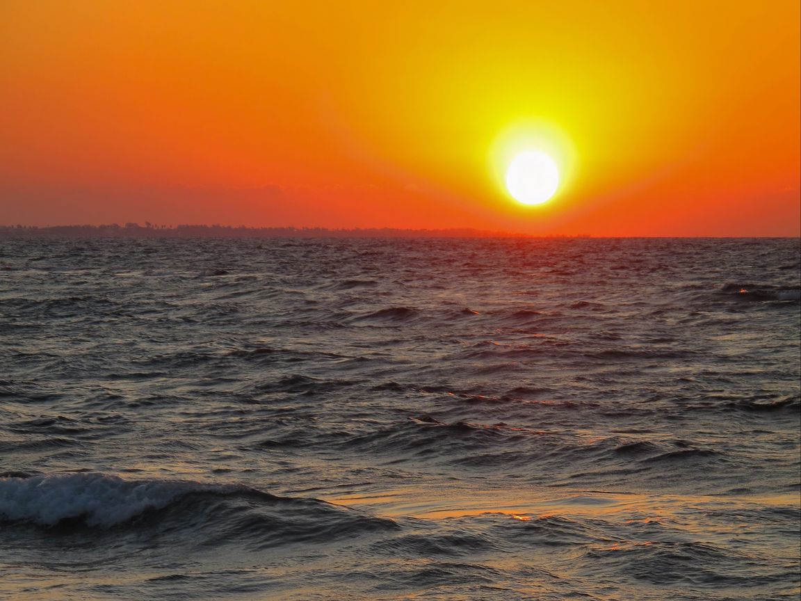 1152x864 Wallpaper sea, ocean, waves, sun, sunset