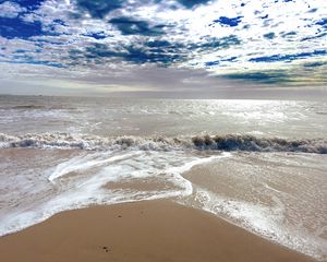 Preview wallpaper sea, ocean, waves, tide, beach, clouds