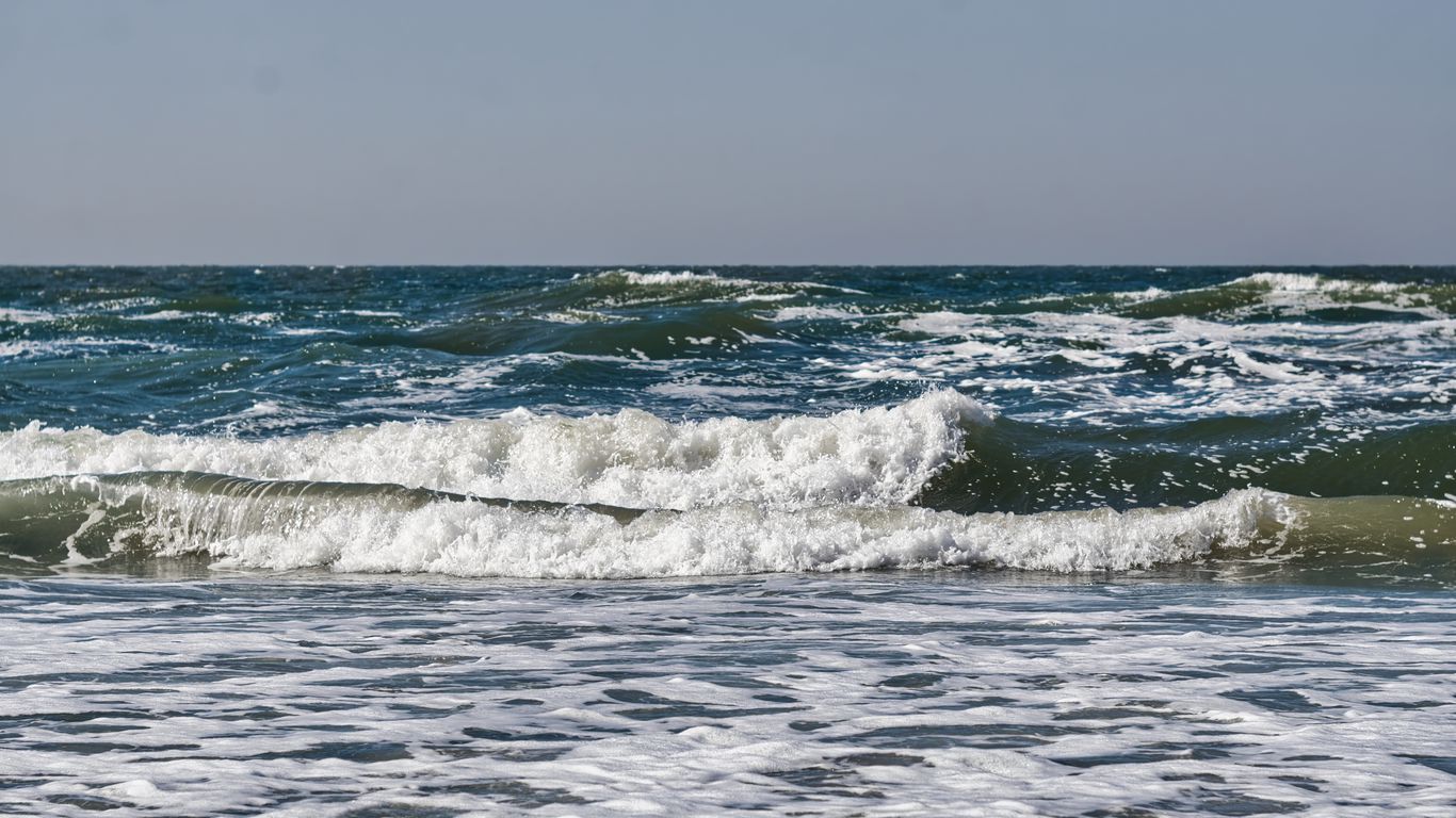 1366x768 Wallpaper sea, ocean, waves, horizon, landscape