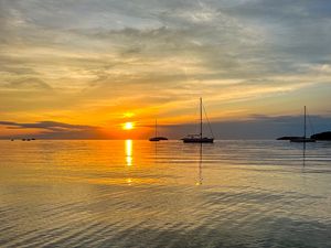 Preview wallpaper sea, pebbles, bottom, boats, sunset