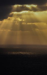 Preview wallpaper sea, rays, sky, clouds