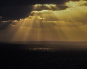Preview wallpaper sea, rays, sky, clouds