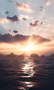 Preview wallpaper sea, rays, sun, rocks, sunset