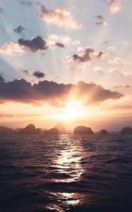 Preview wallpaper sea, rays, sun, rocks, sunset