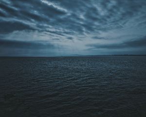 Preview wallpaper sea, ripples, twilight, horizon, clouds