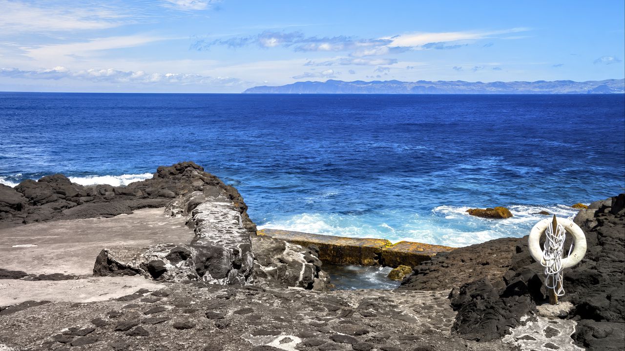 Wallpaper sea, rocks, lifebuoy, view