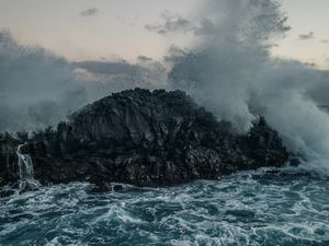 Preview wallpaper sea, rocks, spray, waves, storm, water